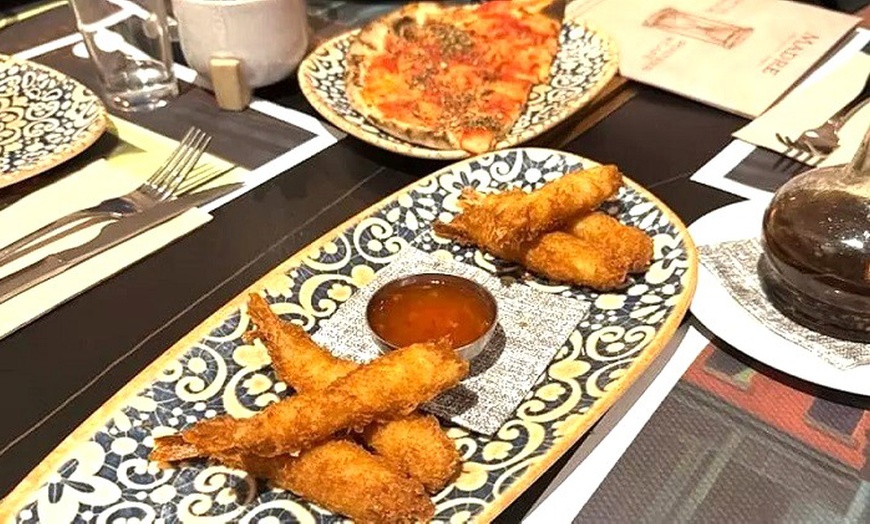 Image 5: Menú mediterráneo para 2 o 4 con postres y vino con vistas al mar