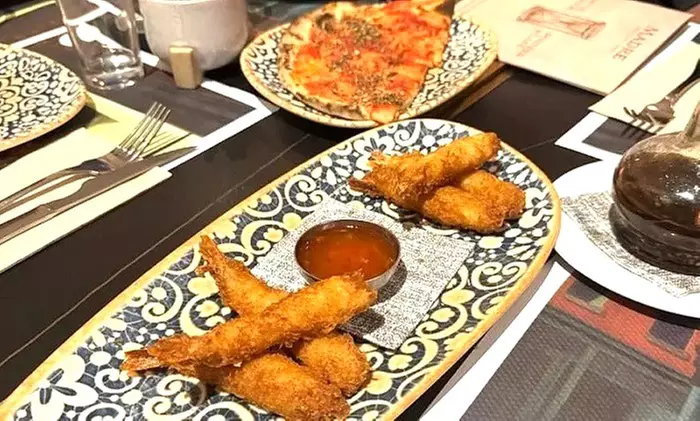 Menú mediterráneo para 2 o 4 con postres y vino con vistas al mar