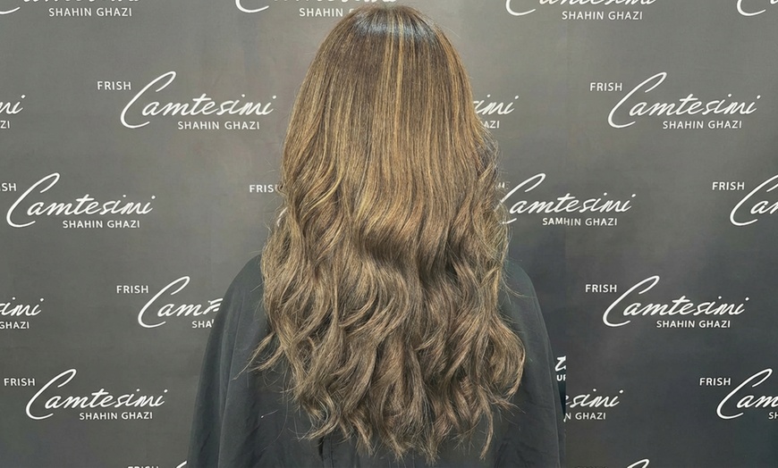 Image 2: Waschen, Schneiden und Föhnen, opt. Ansatzfarbe & Pflege für 1 Person