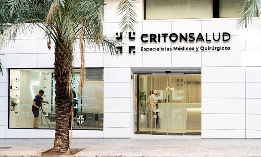 Image 1: Redefine tu mirada: lifting de pestañas y/o laminado de cejas