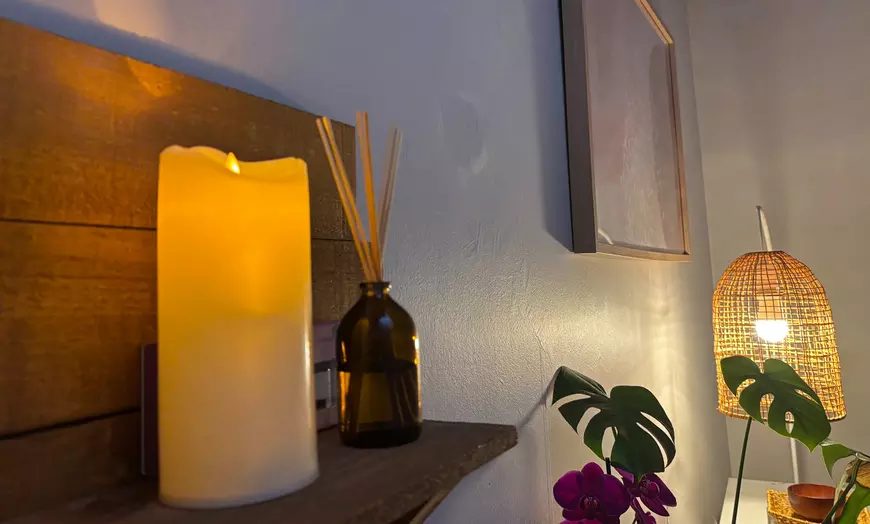 Image 2: Relax w/ 60 or 90 Min Facial Treatment w/ Gua Sha or Extended Gua Sha 