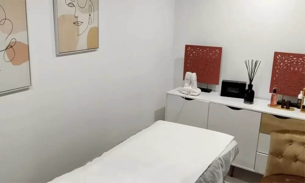 Massage et soin visage avec Divines Institut