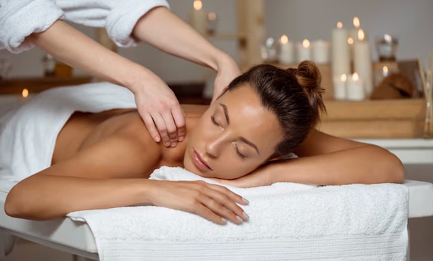 Image 1: Massage du corps avec Flamme de Beauté Vincennes