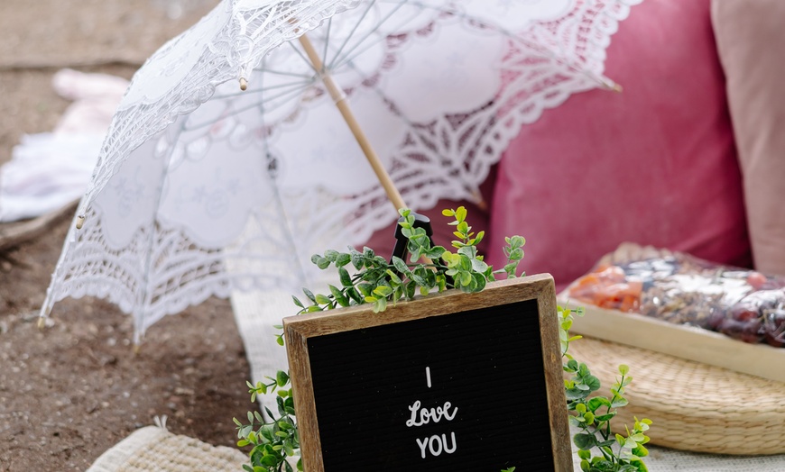 Image 4: Central Park Picnic Experience with Custom Themes!
