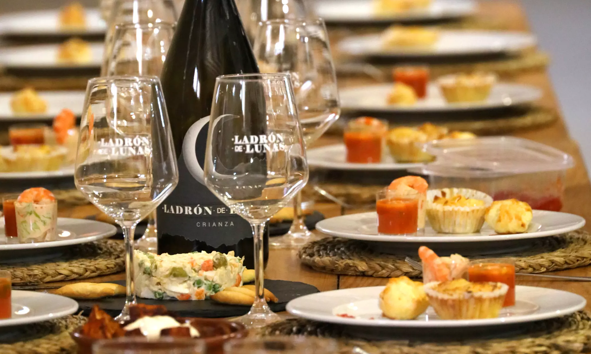 Visita a una bodega, cata de vinos, vermut de bienvenida y aperitivo