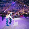 Image 3: Vivez la magie de l’hiver sur la patinoire couverte illuminée 