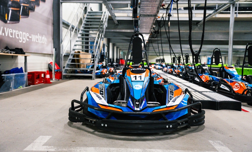 Image 5: 1 oder 2 E-Karting á 15 Min. inkl. Helm & Sturmhaube für 1 Person