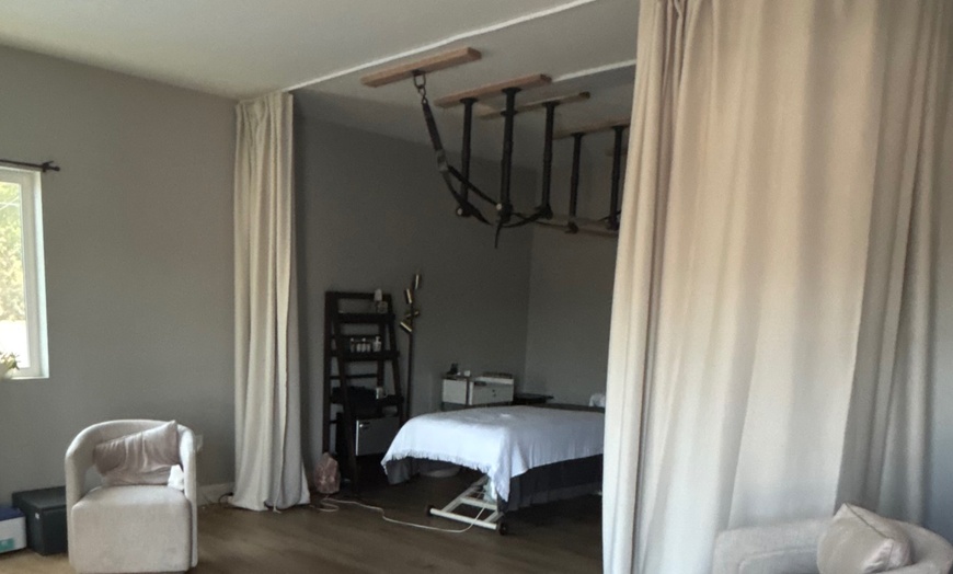 Image 3: Relax with 60 or 90 Minute Barefoot Deep Tissue Ashiatsu Massage