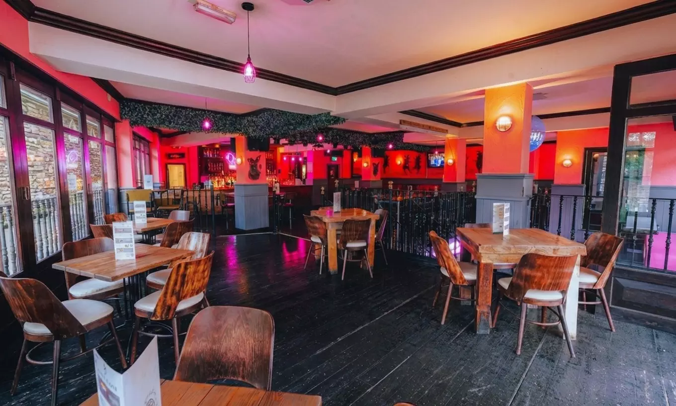 Go Hog-Wild in Bristol: One, Two, or Four Cocktails on Fri or Sat