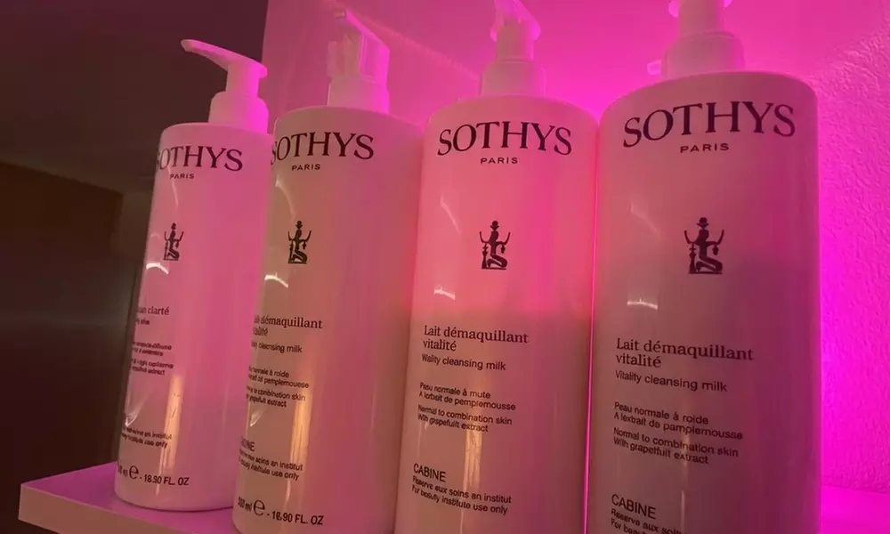 Ervaar luxe gelaatsverzorging met ontspanning en een frisse huid