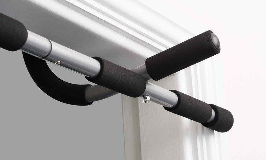 Image 5: Door Frame Chin-Up Workout Bar