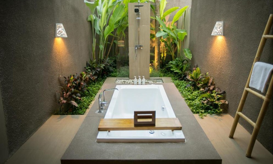 Image 6: Bali: 5 or 7 Nights with Massage & more at Senetan Villas & Spa Resort
