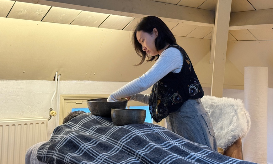 Image 2: Holistische rust: reiki-, hypnosebehandeling of klankschaalmassage