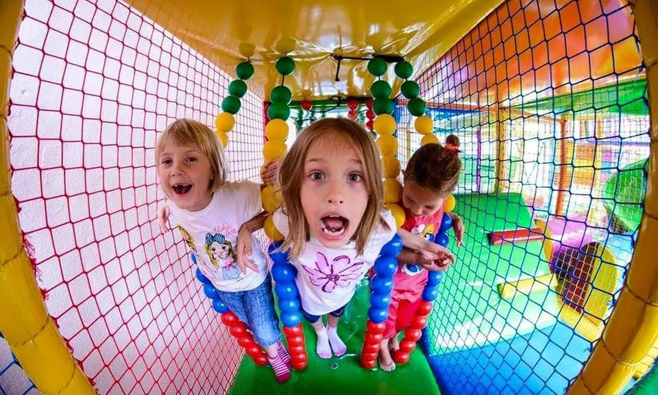 Kolorowe atrakcje dla najmłodszych: cały dzień dla 1-4 dzieci na sali zabaw Jeżyk (do -31%) - Primary Image