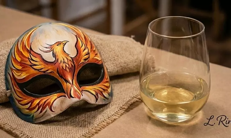 Taller de máscaras y vino con guía terapéutica y kit artístico