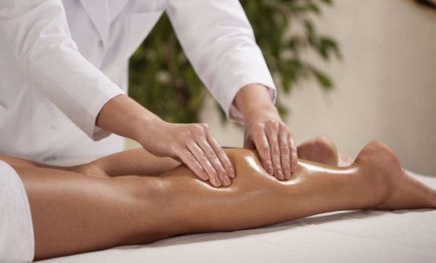 Image 1: 2 o 4 sesiones de 1 hora de combo reductor con masaje y presoterapia