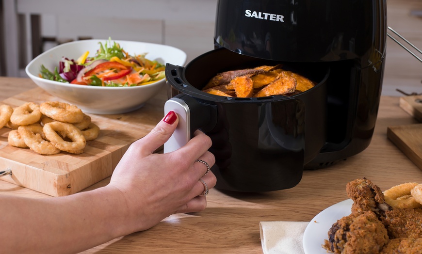 Image 3: Salter Hot Air Fryer with Removable Frying Rack