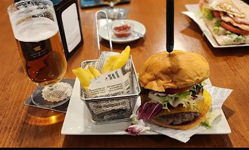 Image 12: Menú de hamburguesas con entrante, postre y bebida para 2 o 4 personas