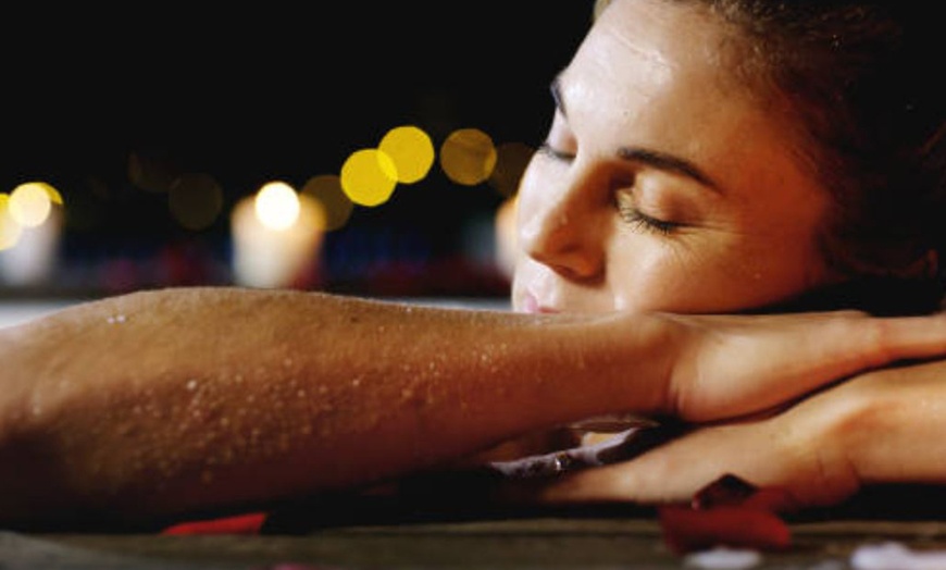 Image 10: Spa privado en pareja con cóctel o botella de cava y bombones 