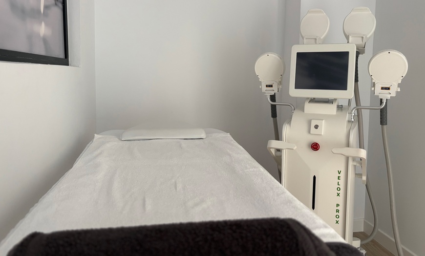 Image 1: 3 o 6 sesiones combinadas de aparatología a elegir y masaje drenante