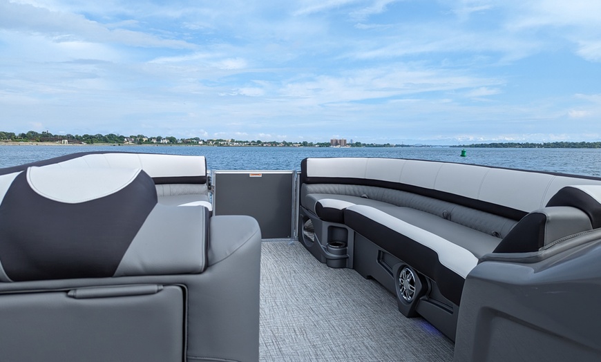 Image 3: Enjoy with  4 or 7-Hour Boat Rental Adventure for Up to 10 People