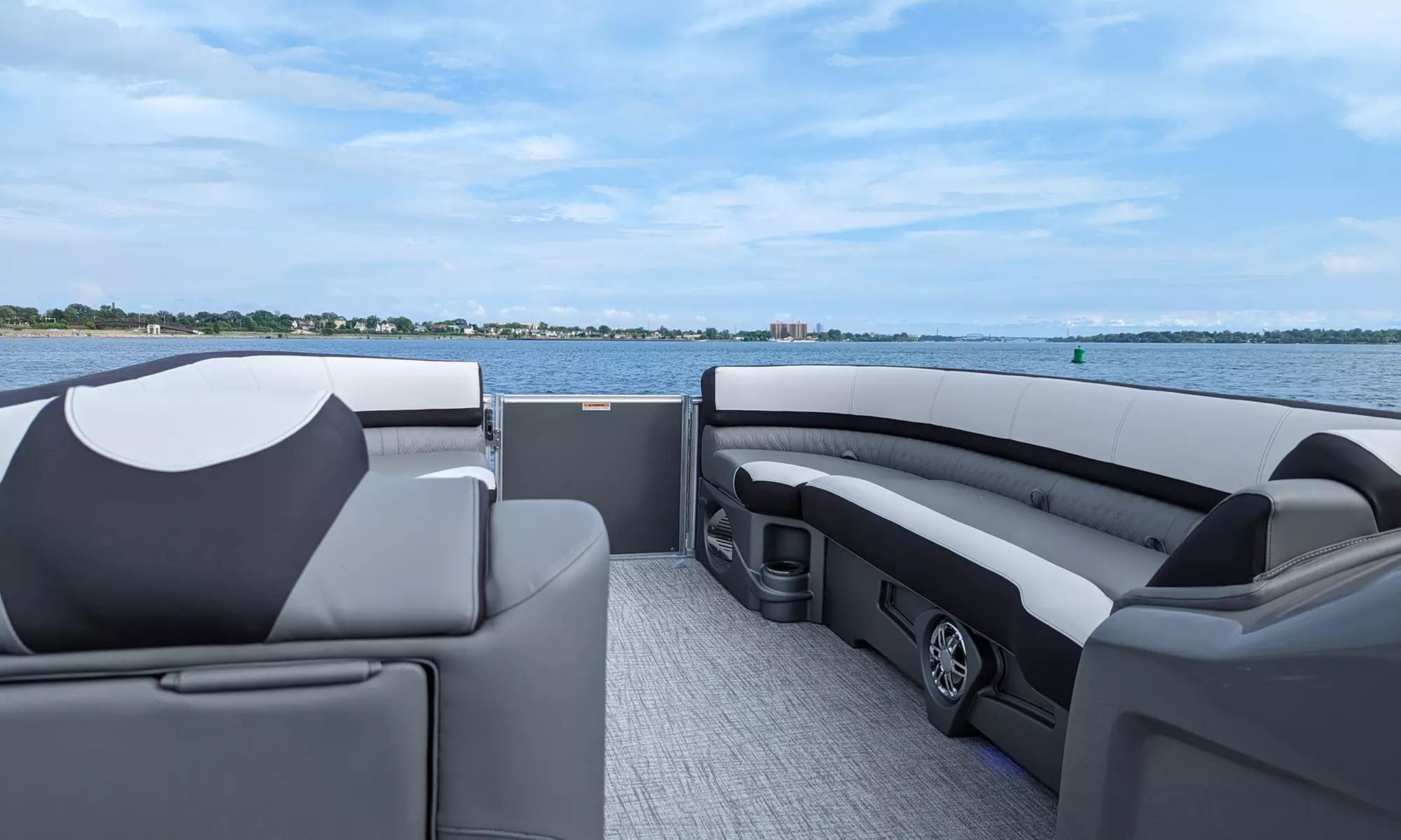 Enjoy with  4 or 7-Hour Boat Rental Adventure for Up to 10 People