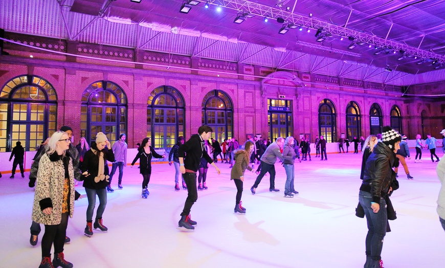 Image 1: Ice Skating with Skates Hire