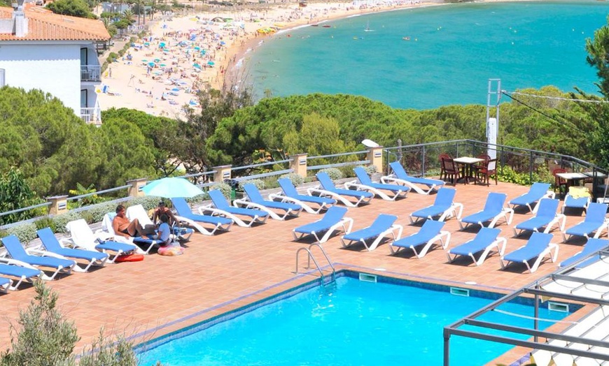 Image 1: Costa Brava : chambre double en demi-pension