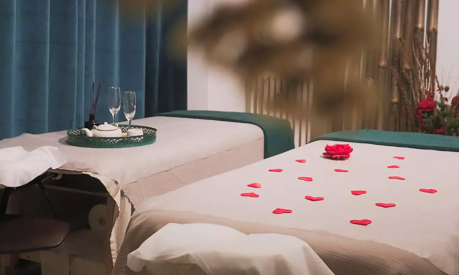 Ritual en pareja Mandala con aceites esenciales, aromas y copa de cava