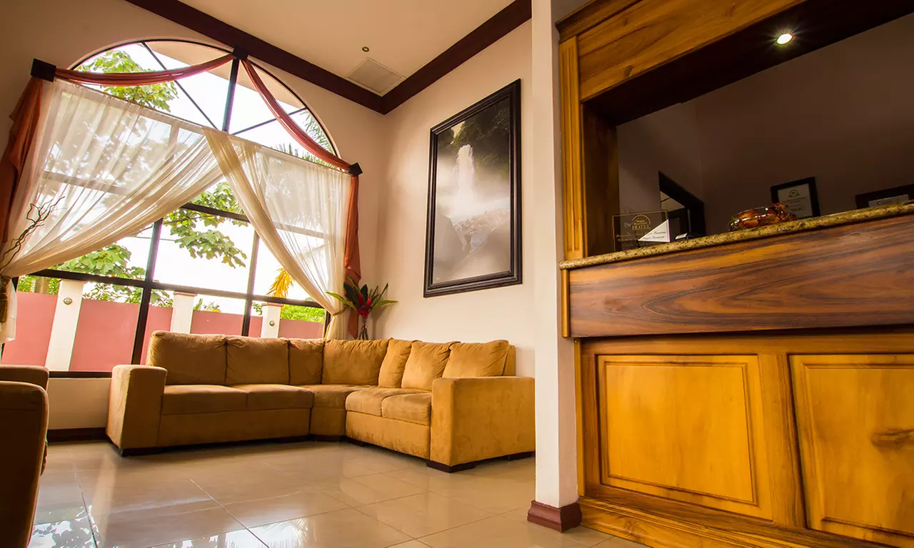 ✈ 5-Night Costa Rica Volcano & Cloud Forest Trip w/Air, Car Rental