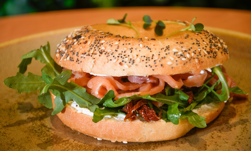 Image 7: Menú brunch para 2 o 4 personas con platos dulces y salados y bebidas