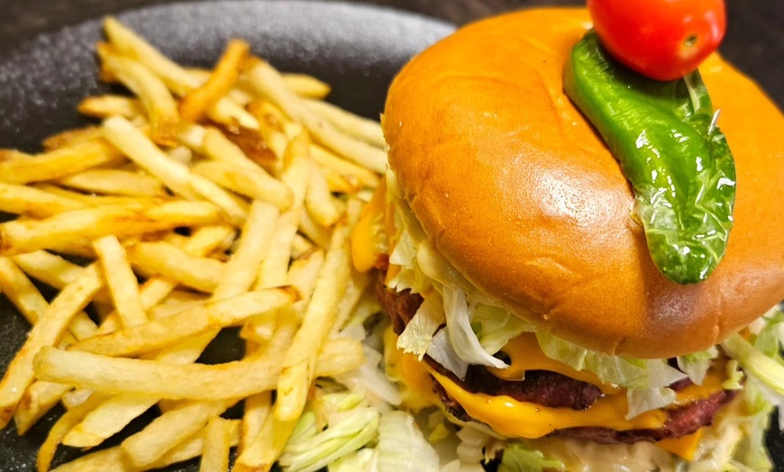 Image 23: Menú de cocina al grill para 2 o 4 con entrante, postre y bebida