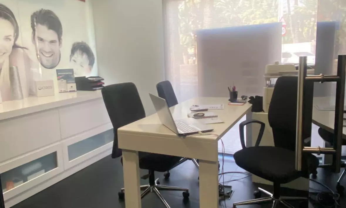 1 o 2 retenedores de ortodoncia transparente con limpieza bucal