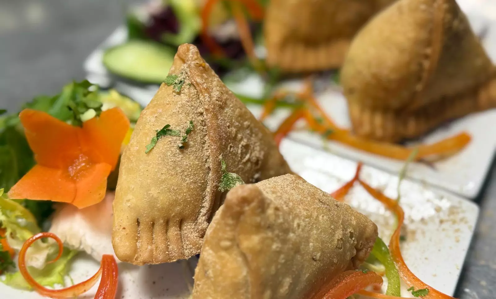 Menú para 2 o 4 personas con aperitivo, entrante, postre y bebida