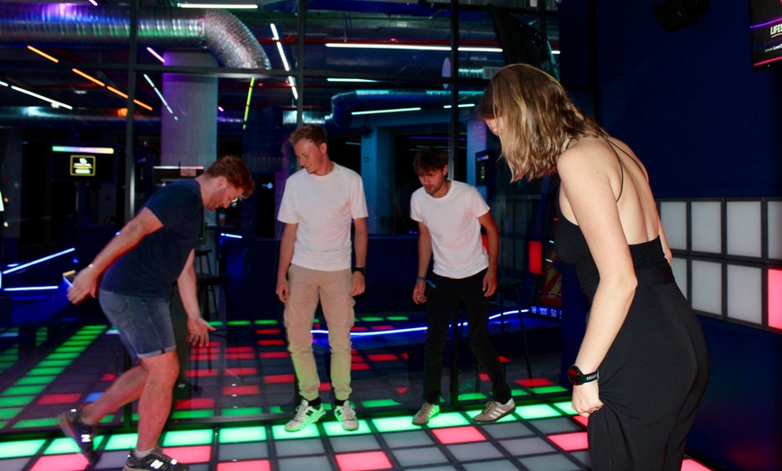 Image 5: Plaisir pour tous : mini-golf, fléchettes, shuffleboard ou color fun