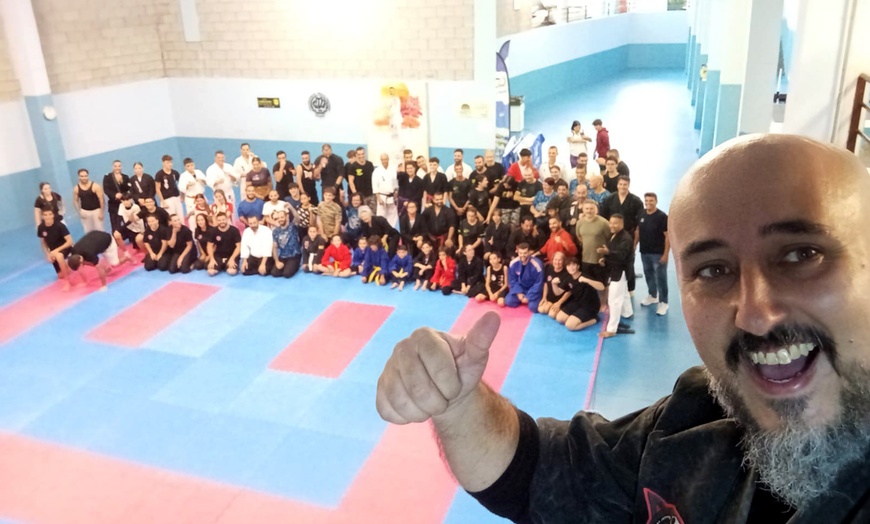 Image 3: Bono de 1 o 2 meses de clases de artes marciales para niños o adultos