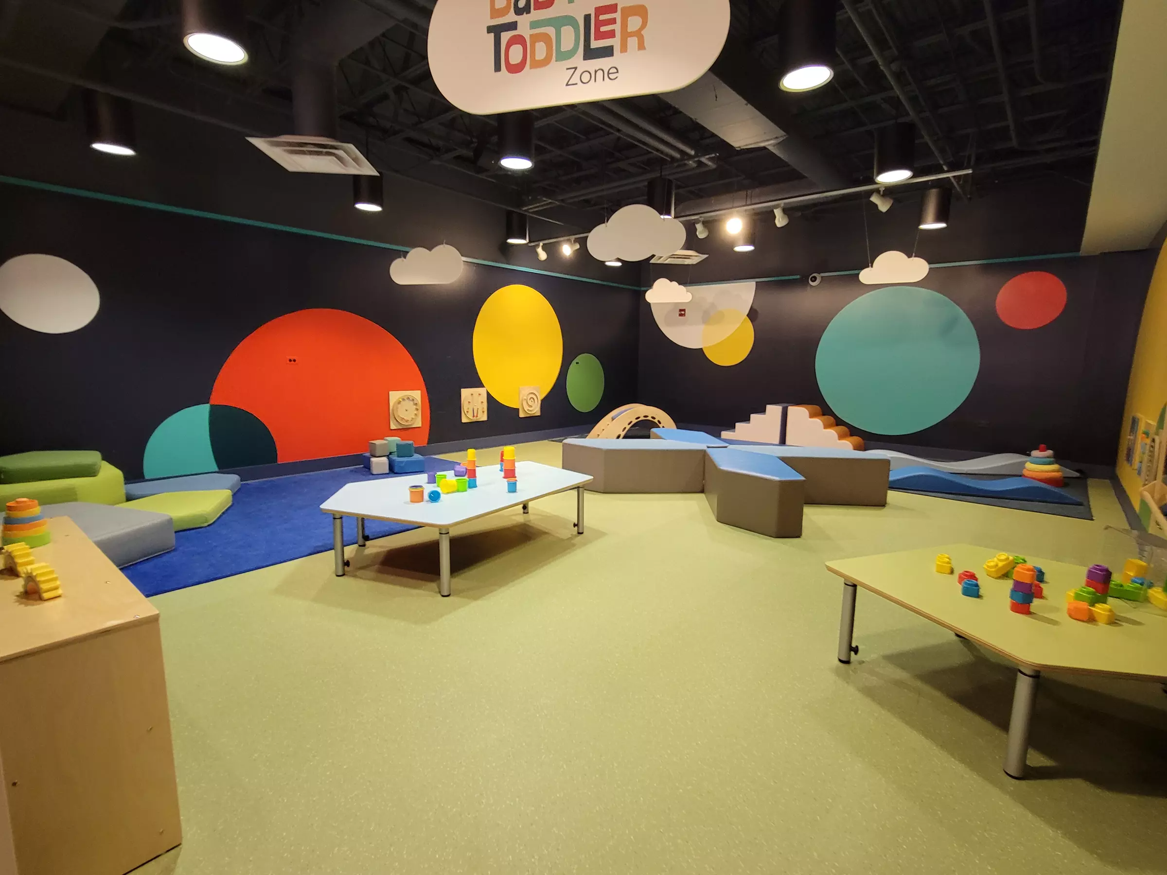 Family admission or explorer pass at the exploritorium in Skokie