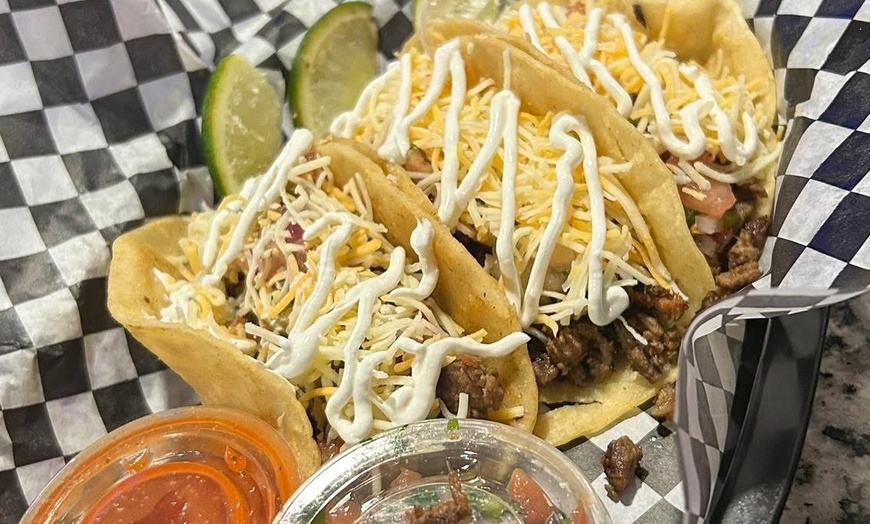Image 4: Get Flavor-Packed Tacos & Karaoke or Tacos Margarita karaoke