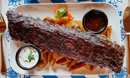 Für 1 Person: Glasierte Babyback Ribs mit Löffelpommes, Sour Cream und BBQ Sauce - Land in Sonne 1