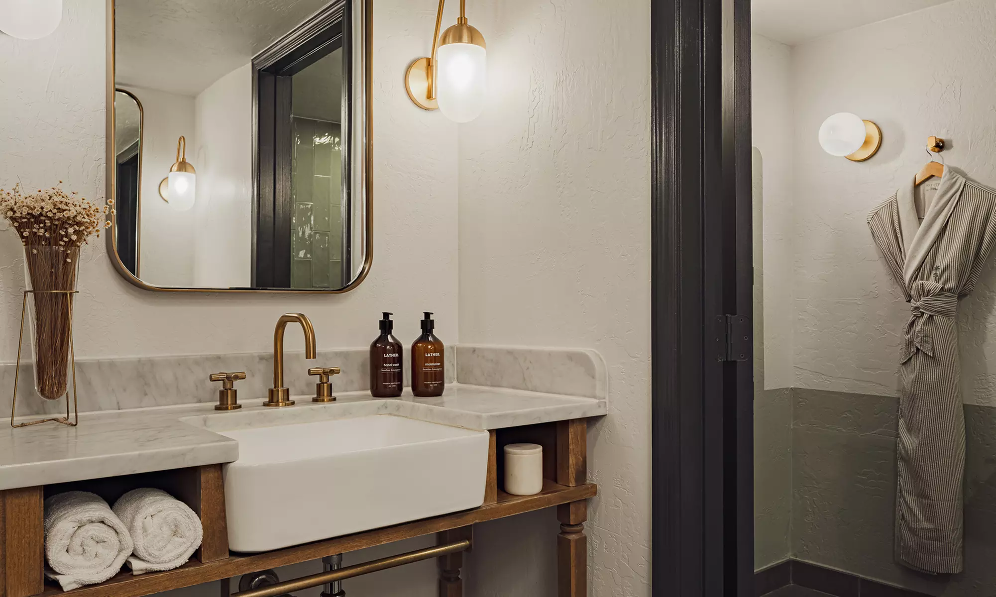 Stay at 4-star The Scott Resort & Spa in Scottsdale, AZ. Indulge in a Day by the Pool or Treat Yourself to a Spa Day!