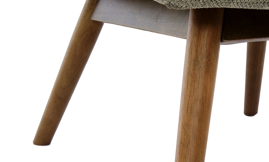 Image 44: Poltrona scandinava con gambe in legno massello Doosense