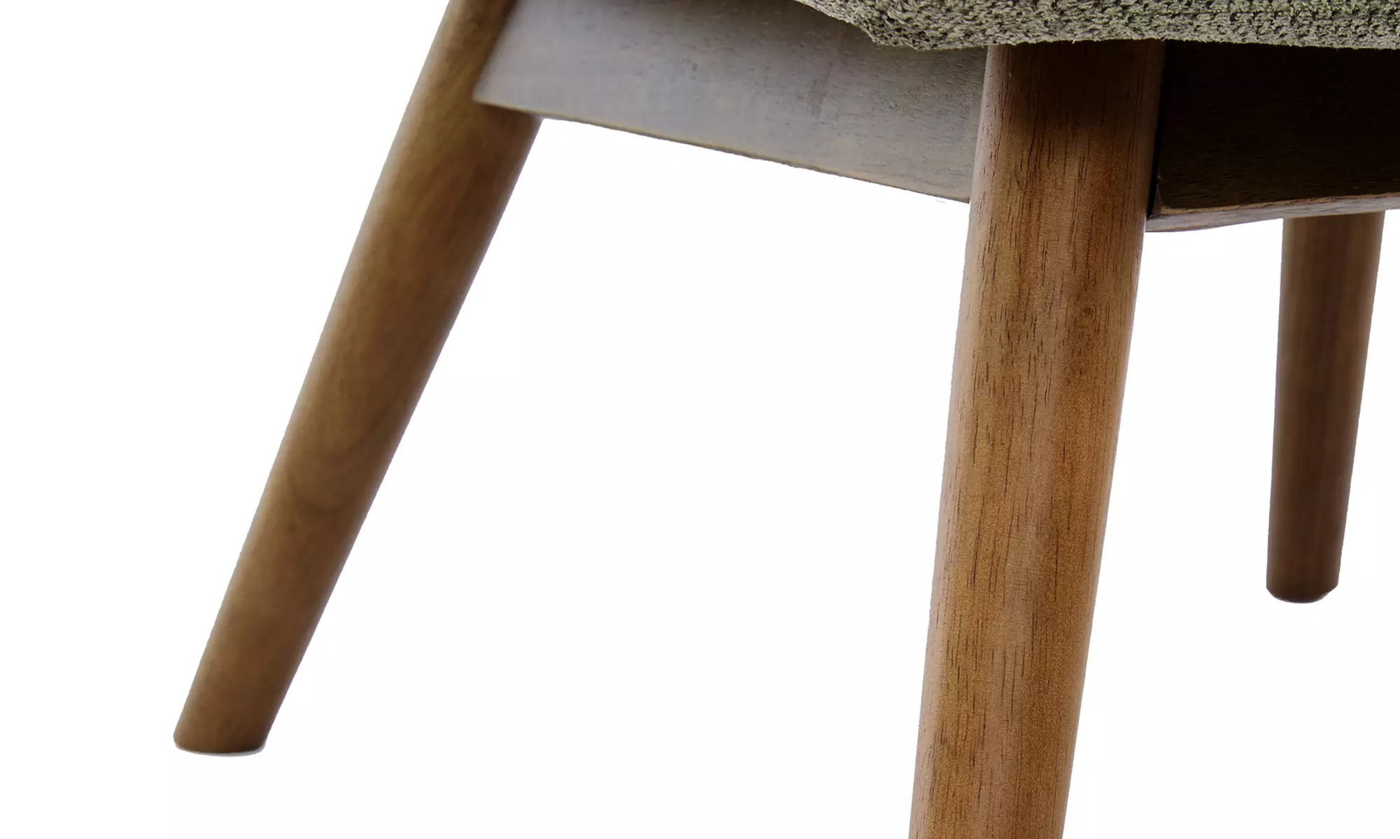 Poltrona scandinava con gambe in legno massello Doosense