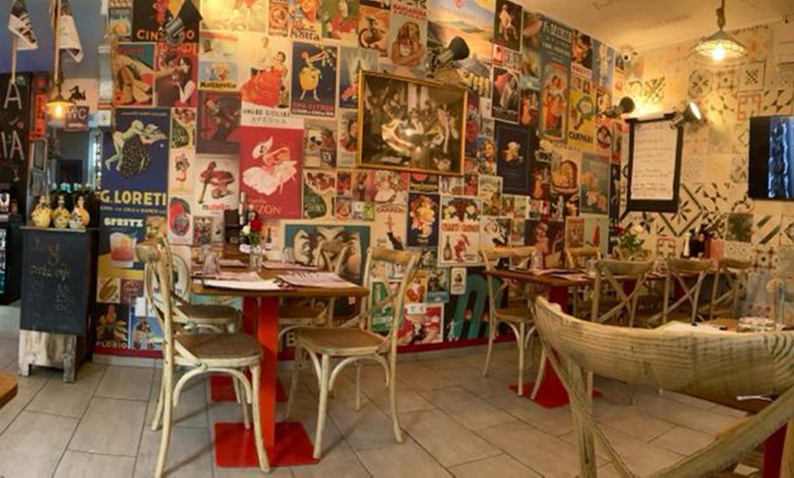 Image 9: Spezial-Bruschetta, Pizza nach Wahl und Tiramisu für 1-4 Personen