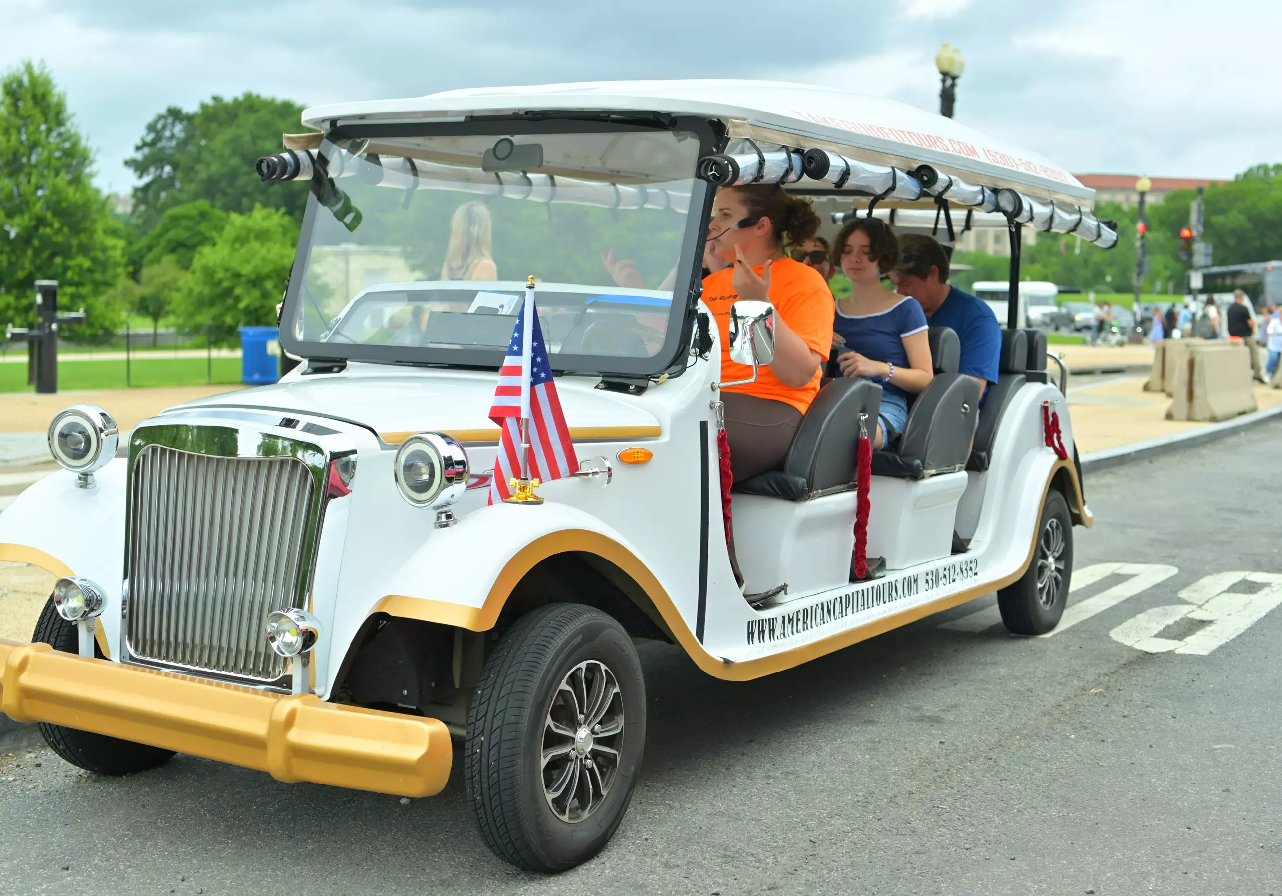 Luxurious, Semi-Private Washington DC Guided Tour by E-Cart or Minibus w/ American Capital Tours (Up to 42% Off) - Primary Image