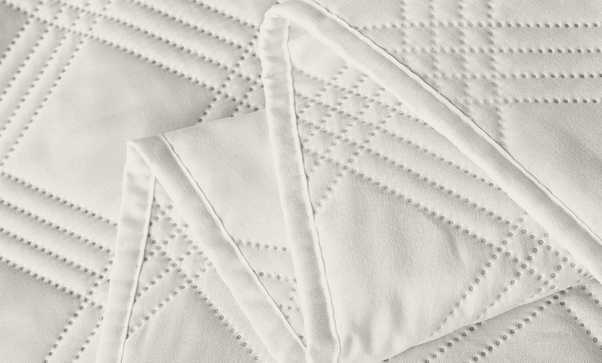 Image 6: Birmingham Satin Double Bed Quilt