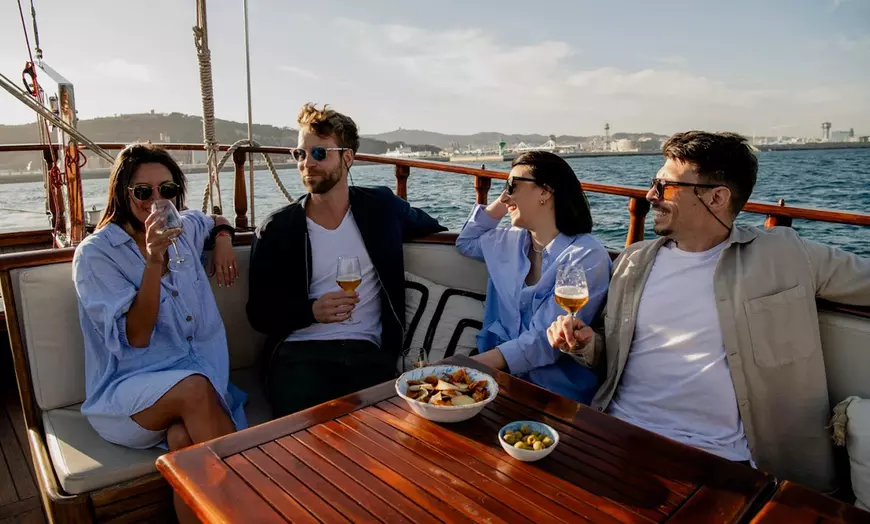 Image 9: Vive una velada mágica a bordo de una goleta de madera para 1 o 2