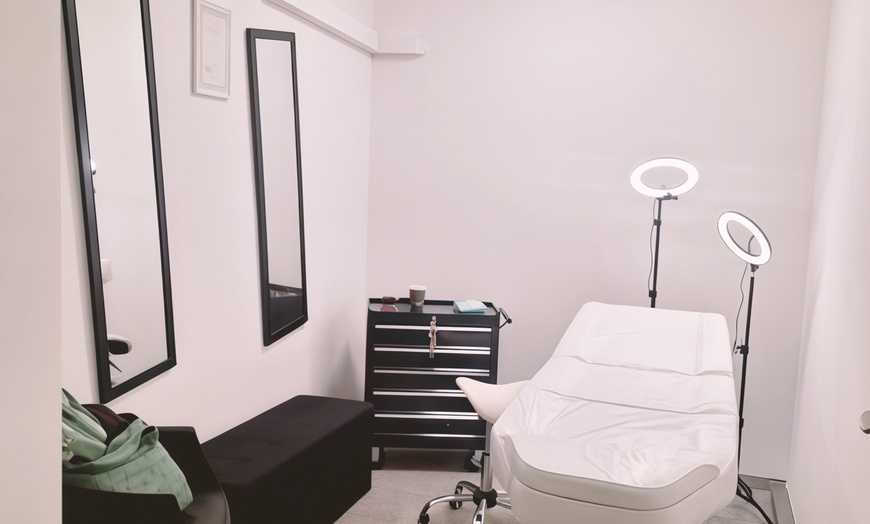 Image 1: Permanent Make-up für Augenbrauen, Lippen oder Augen für 1 Person