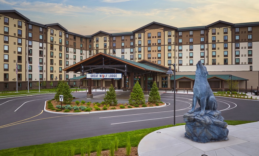 Image 24: Great Wolf Lodge Water Park Resort in Connecticut
