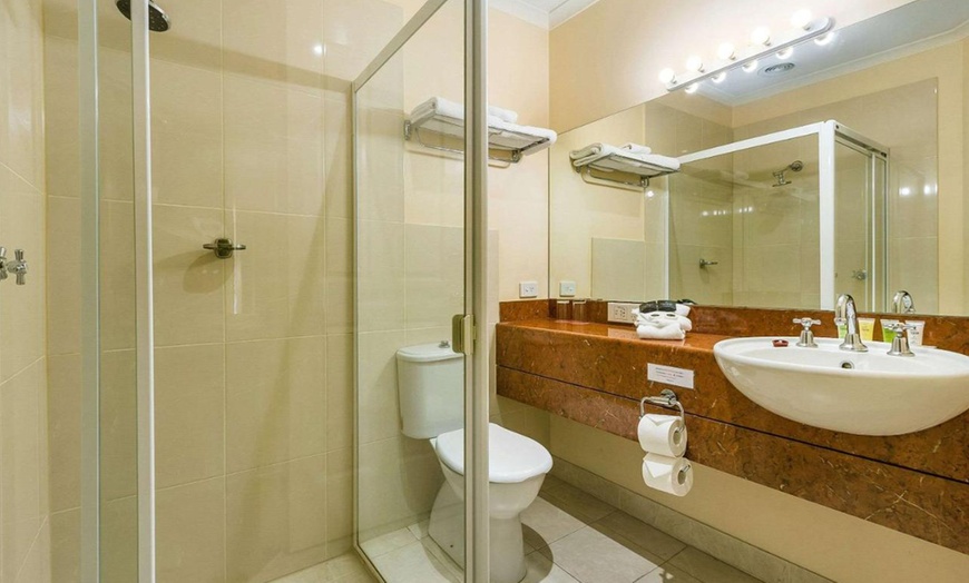 Image 7: Melbourne, Forest Hill: Queen Room with Breakfast at Canterbury Hotel