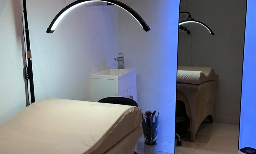 Image 6: A Choice of Classic Lashes or Lash Lift Or Brow Lamination